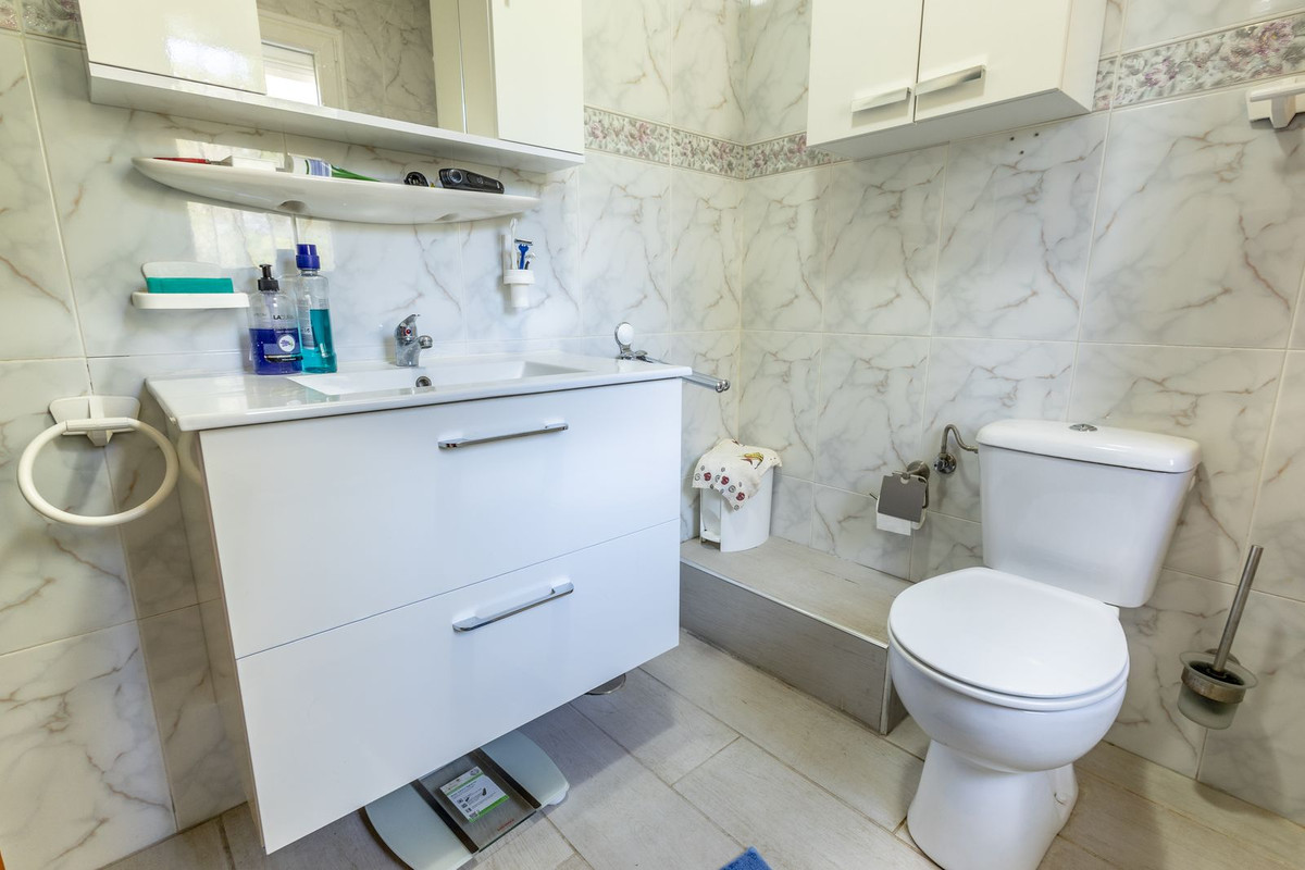 Se vende Villa - Chalet de 4 dormitorios en Costa Del Sol, Málaga, España