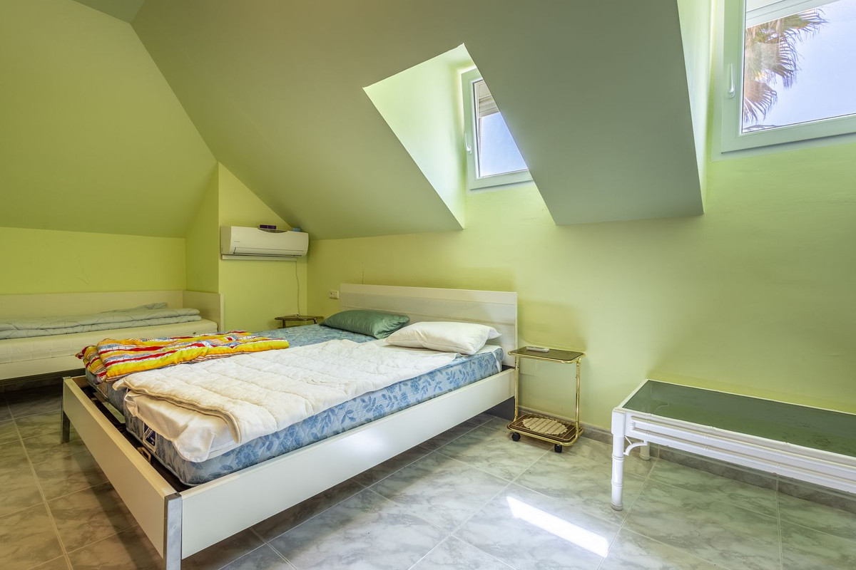 Se vende Villa - Chalet de 4 dormitorios en Costa Del Sol, Málaga, España