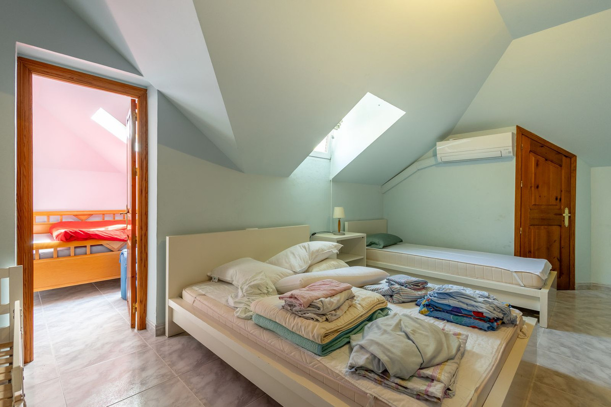 Se vende Villa - Chalet de 4 dormitorios en Costa Del Sol, Málaga, España