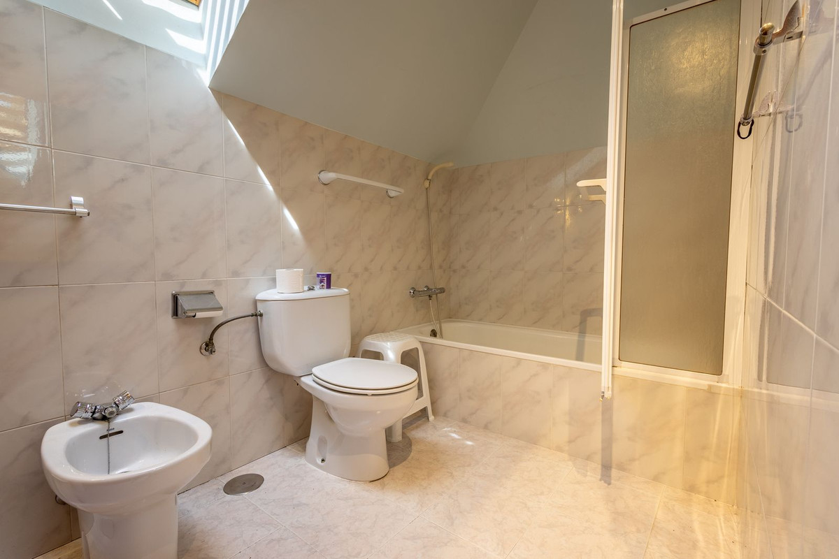 Se vende Villa - Chalet de 4 dormitorios en Costa Del Sol, Málaga, España