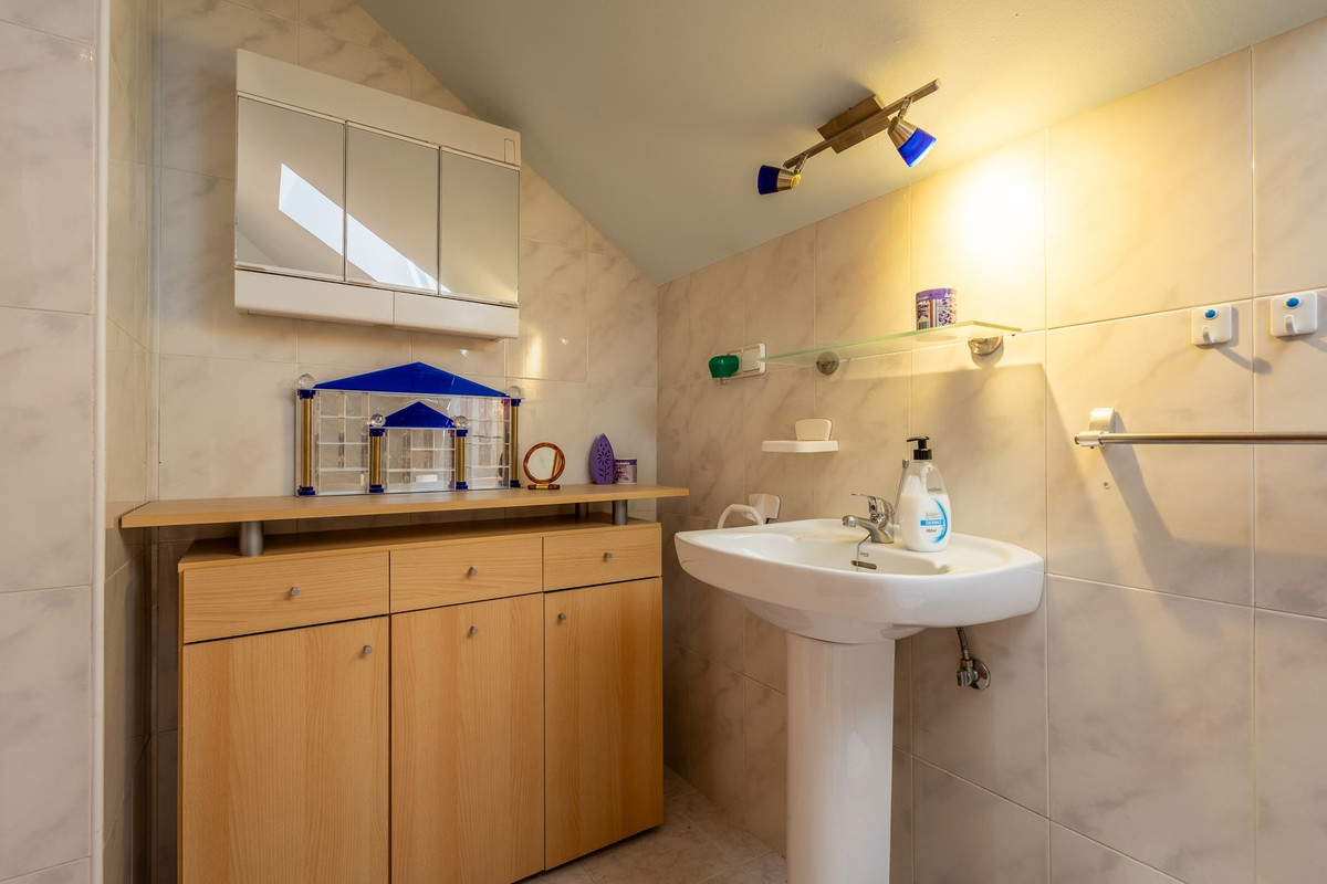 Se vende Villa - Chalet de 4 dormitorios en Costa Del Sol, Málaga, España