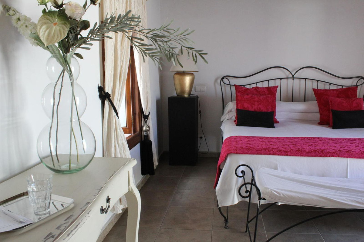 Se vende Hotel de 10 dormitorios en Costa Del Sol East, Málaga, España