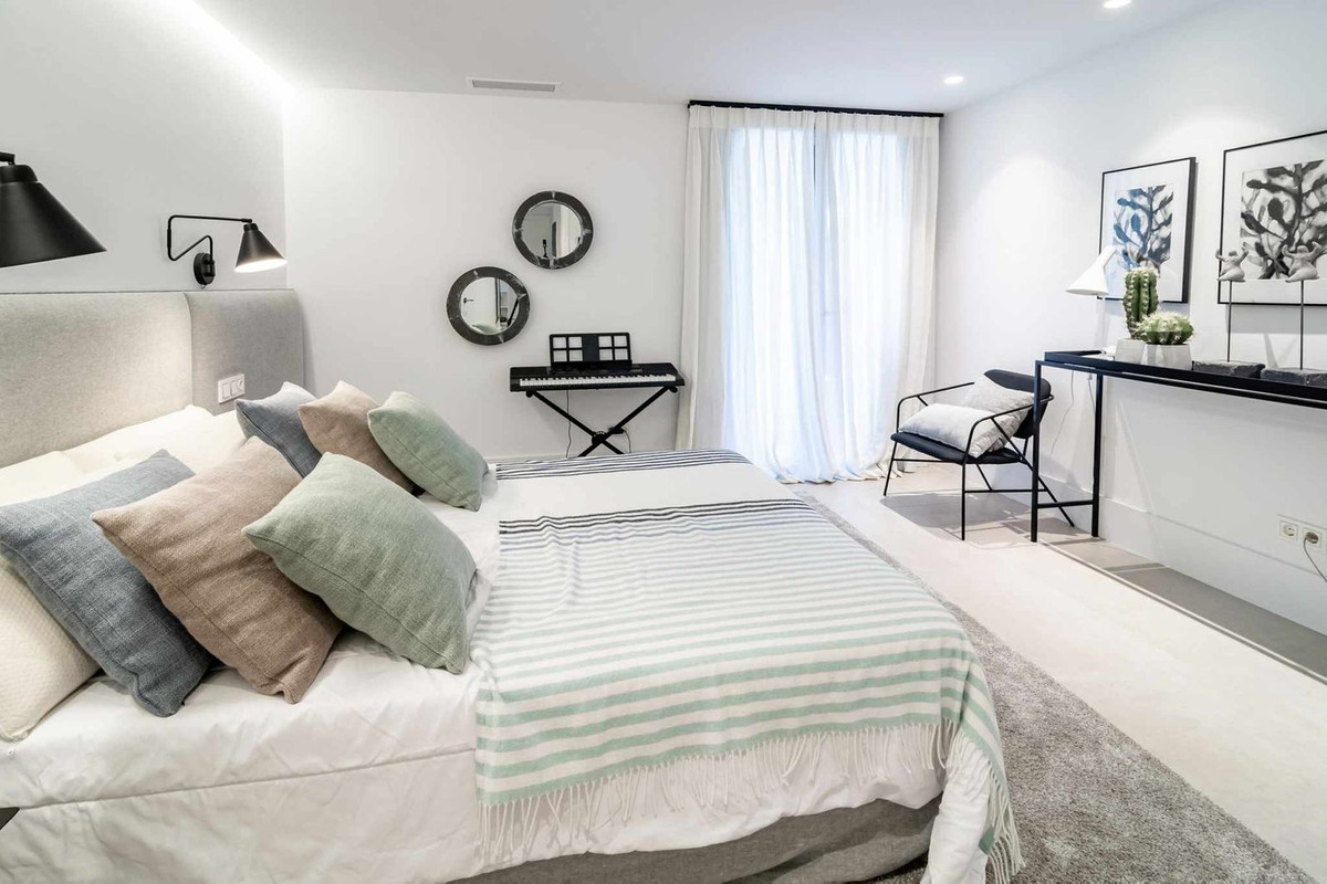 Se vende Villa - Chalet de 4 dormitorios en Costa Del Sol, Málaga, España