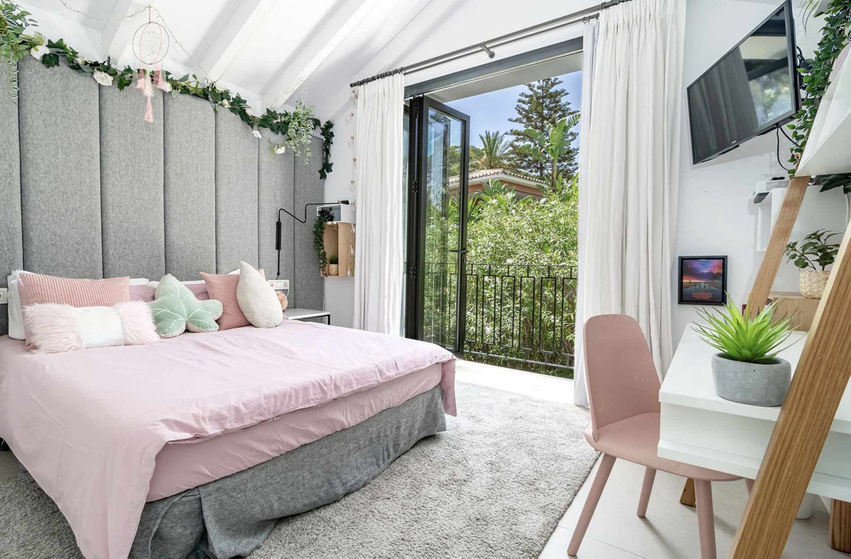 Se vende Villa - Chalet de 4 dormitorios en Costa Del Sol, Málaga, España