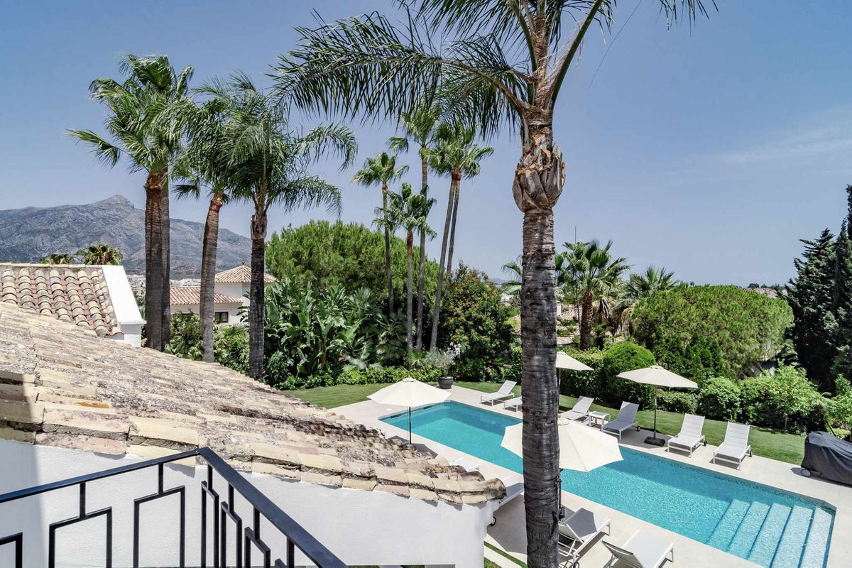 Se vende Villa - Chalet de 4 dormitorios en Costa Del Sol, Málaga, España