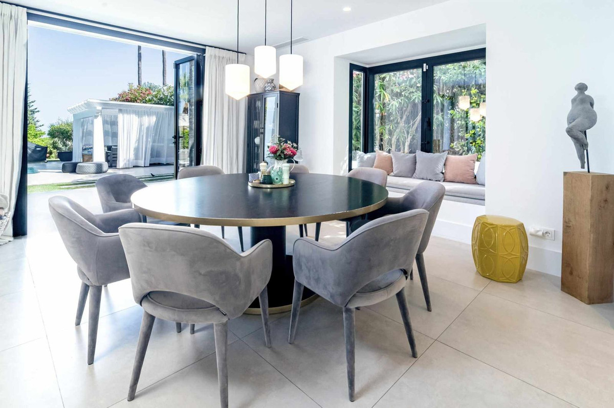 Se vende Villa - Chalet de 4 dormitorios en Costa Del Sol, Málaga, España