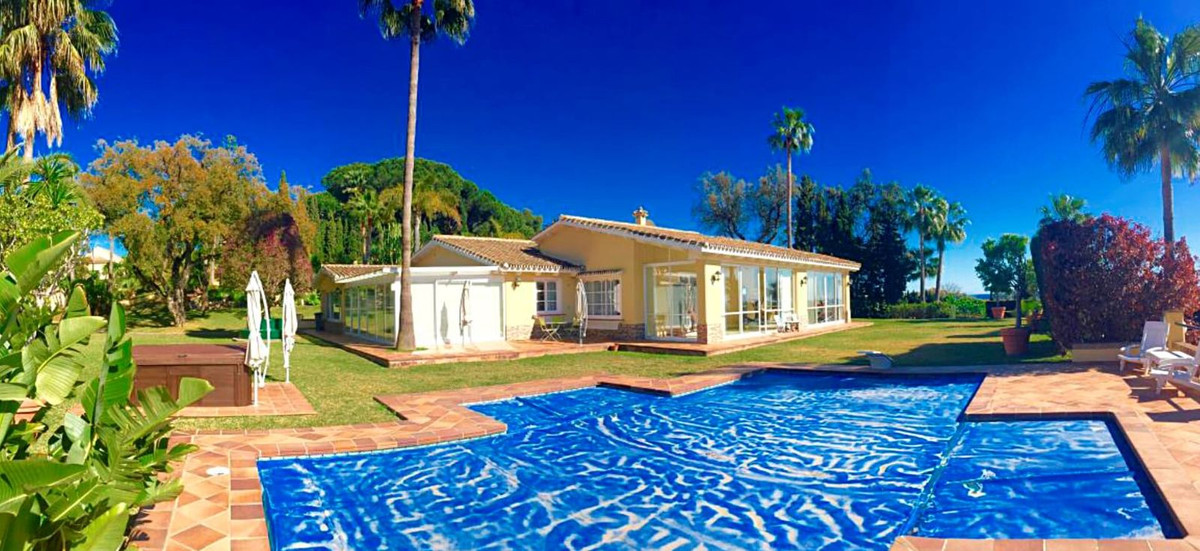 Se vende Villa - Chalet de 6 dormitorios en Costa Del Sol, Málaga, España