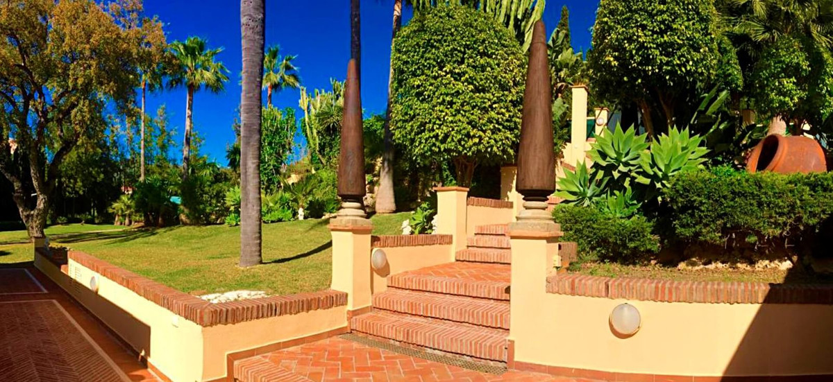 Se vende Villa - Chalet de 6 dormitorios en Costa Del Sol, Málaga, España