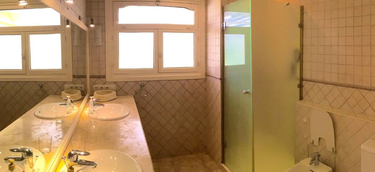 Se vende Villa - Chalet de 6 dormitorios en Costa Del Sol, Málaga, España