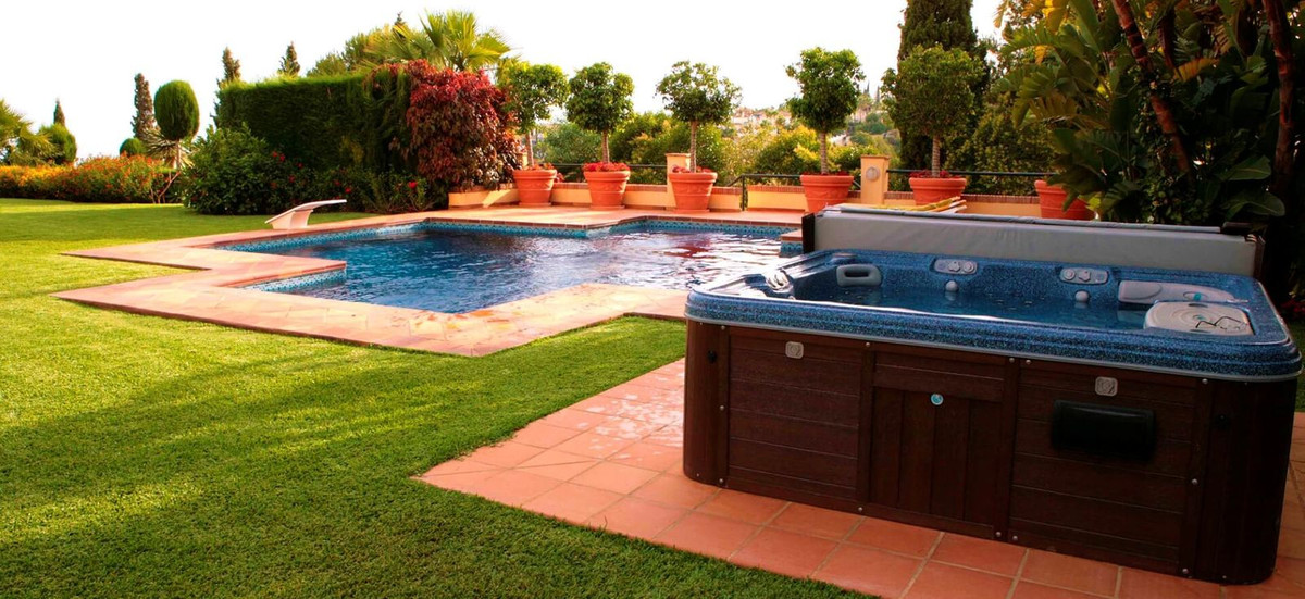 Se vende Villa - Chalet de 6 dormitorios en Costa Del Sol, Málaga, España