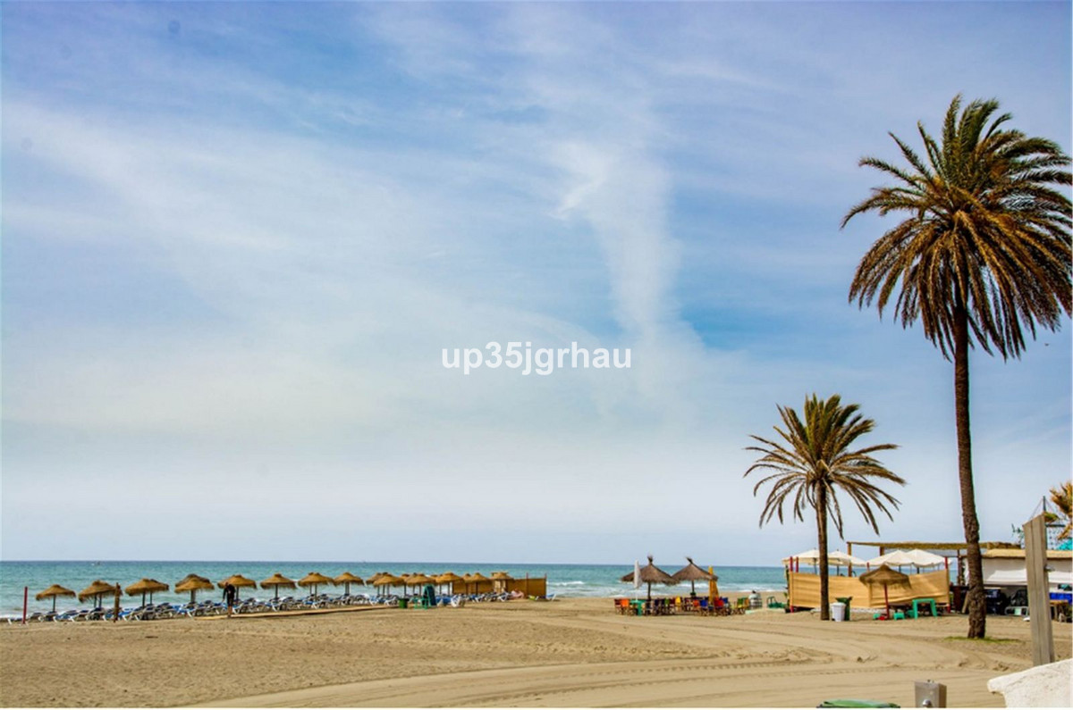 Se vende Edificio residencial de 7 dormitorios en Costa Del Sol, Málaga, España