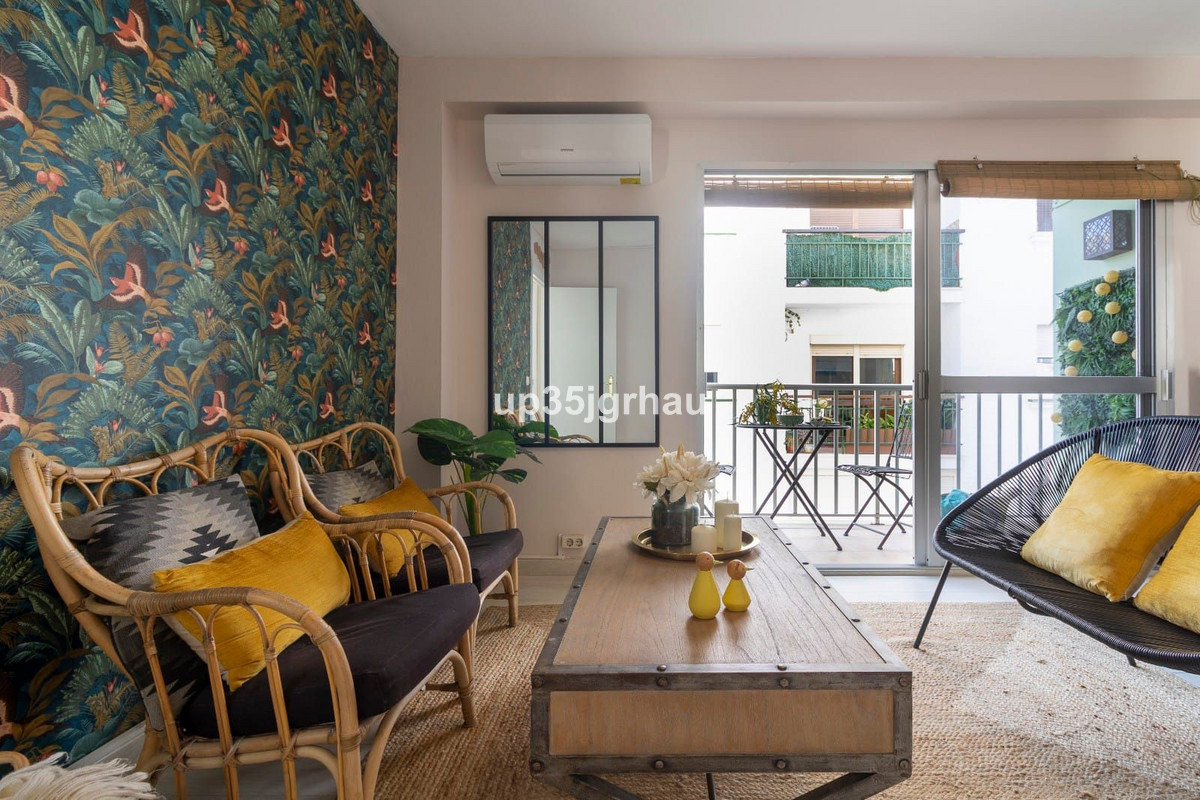 Se vende Edificio residencial de 7 dormitorios en Costa Del Sol, Málaga, España