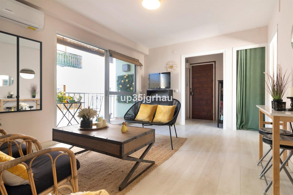 Se vende Edificio residencial de 7 dormitorios en Costa Del Sol, Málaga, España