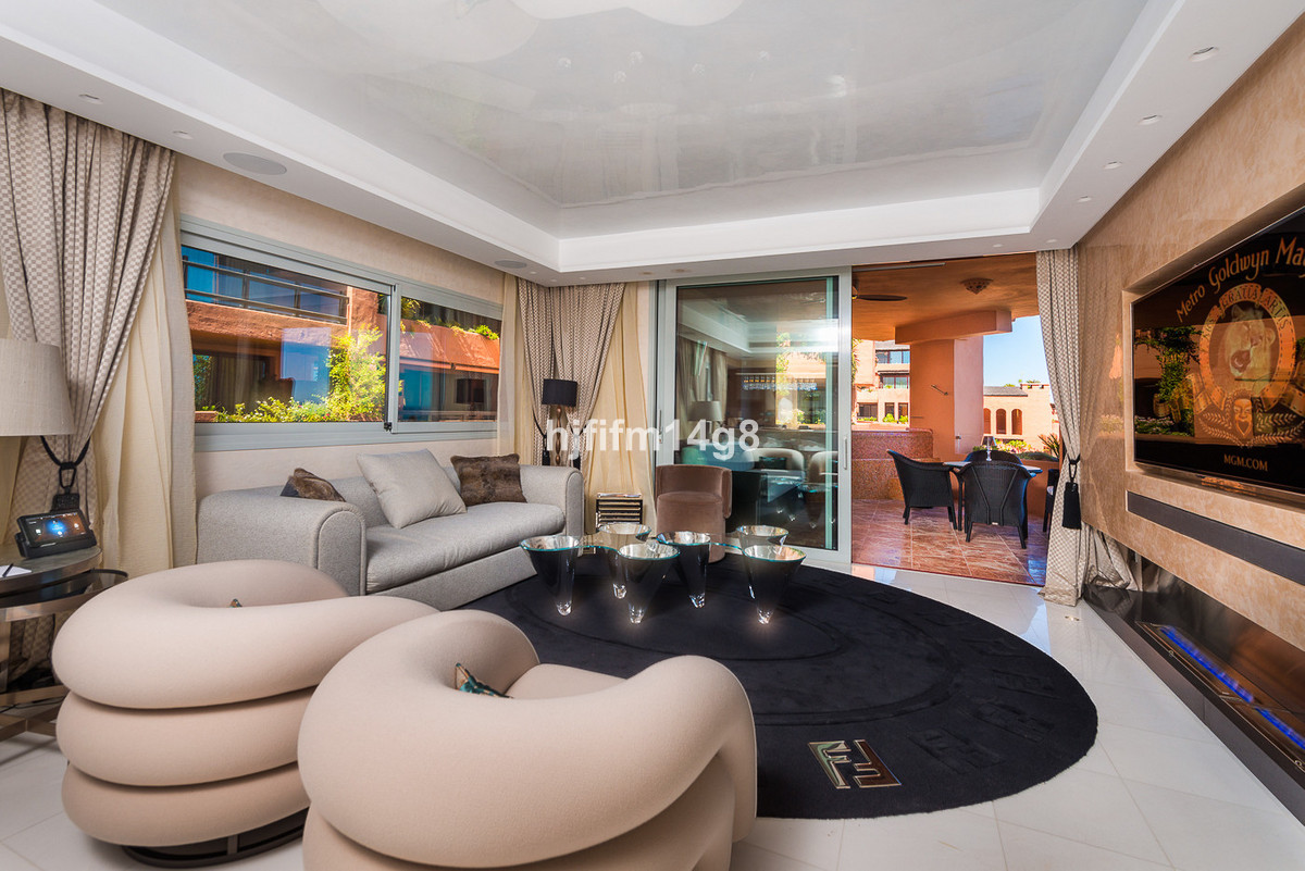 2 Bed Apartment for sale in Estepona Costa Del Sol, Málaga, Spain