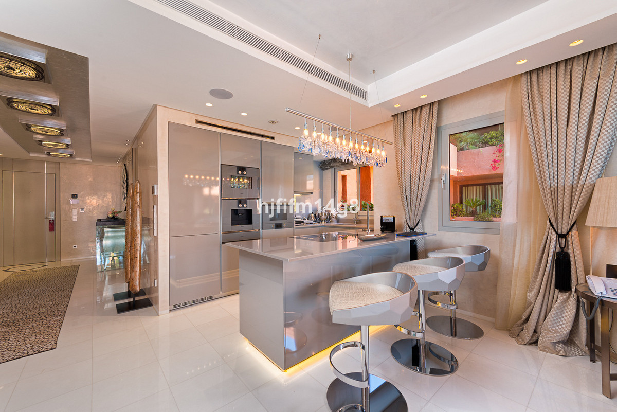 2 Bed Apartment for sale in Estepona Costa Del Sol, Málaga, Spain