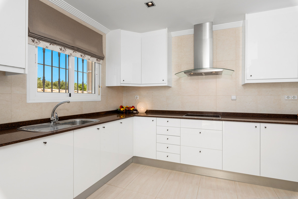 Se vende Villa - Chalet de 4 dormitorios en Costa Blanca, Alicante, España