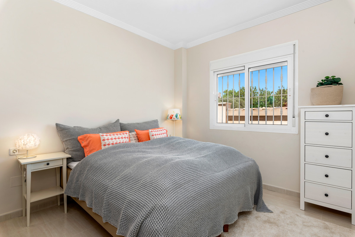 Se vende Villa - Chalet de 4 dormitorios en Costa Blanca, Alicante, España