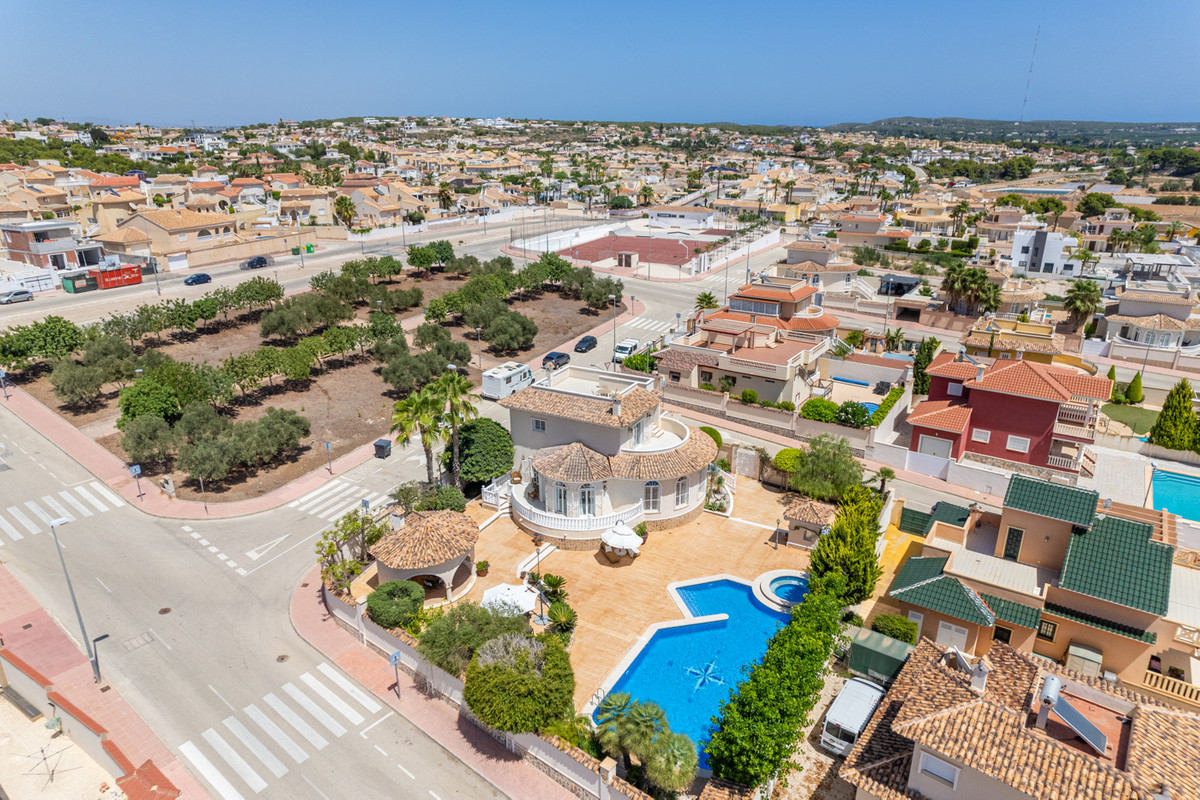 Se vende Villa - Chalet de 4 dormitorios en Costa Blanca, Alicante, España