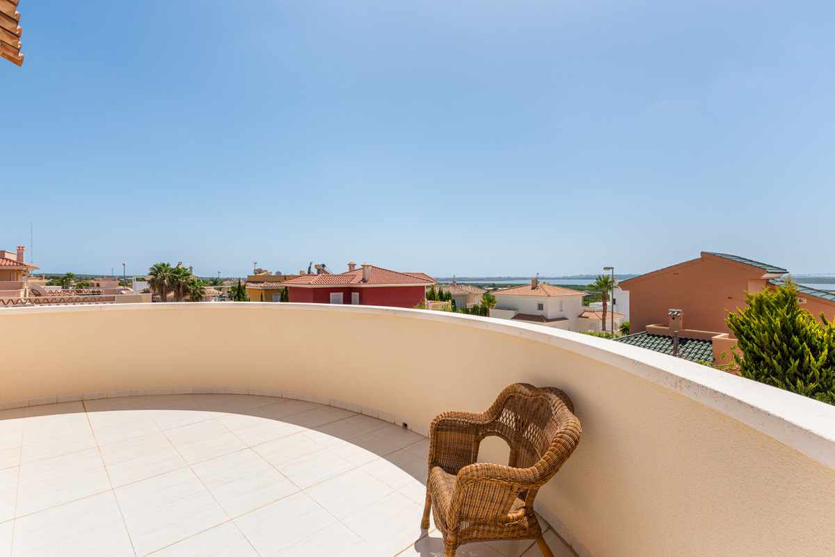 Se vende Villa - Chalet de 4 dormitorios en Costa Blanca, Alicante, España