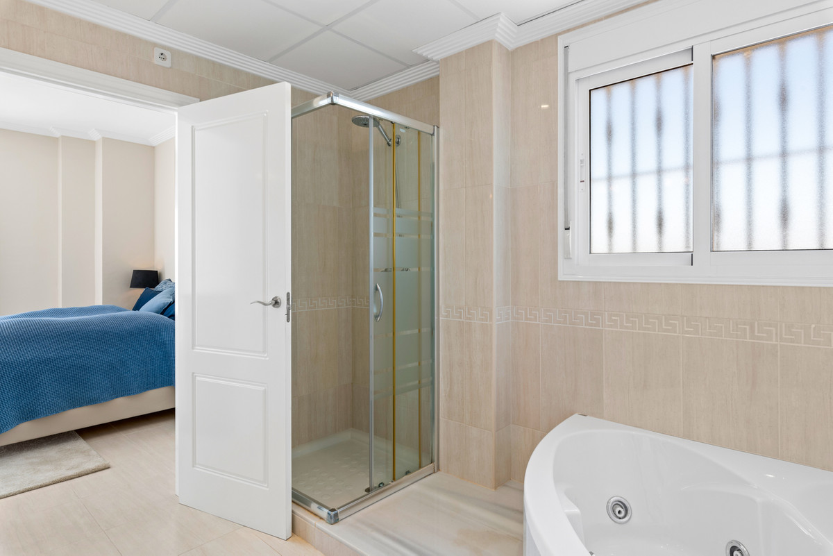Se vende Villa - Chalet de 4 dormitorios en Costa Blanca, Alicante, España