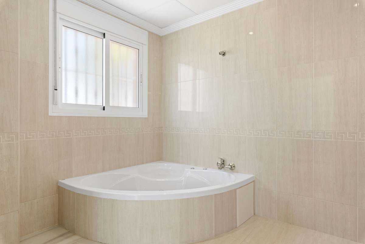 Se vende Villa - Chalet de 4 dormitorios en Costa Blanca, Alicante, España