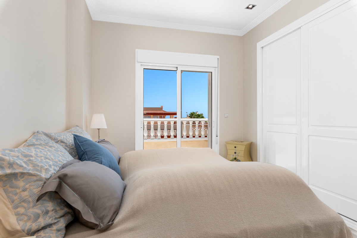 Se vende Villa - Chalet de 4 dormitorios en Costa Blanca, Alicante, España