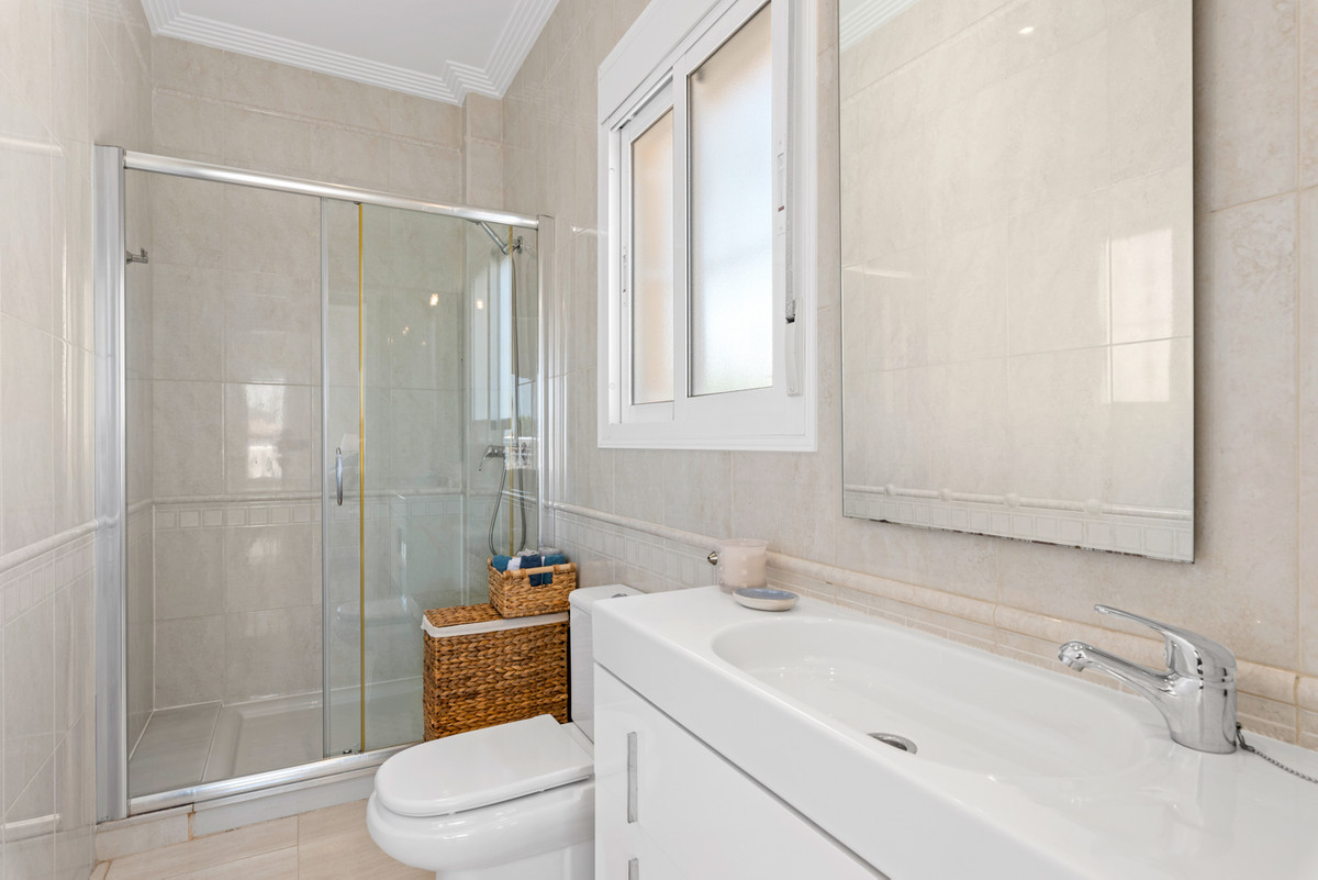 Se vende Villa - Chalet de 4 dormitorios en Costa Blanca, Alicante, España