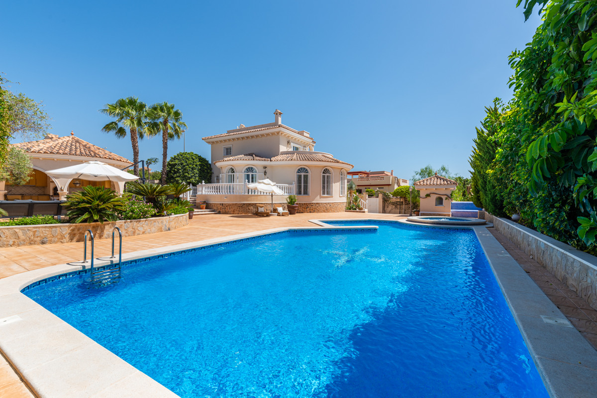 Se vende Villa - Chalet de 4 dormitorios en Costa Blanca, Alicante, España
