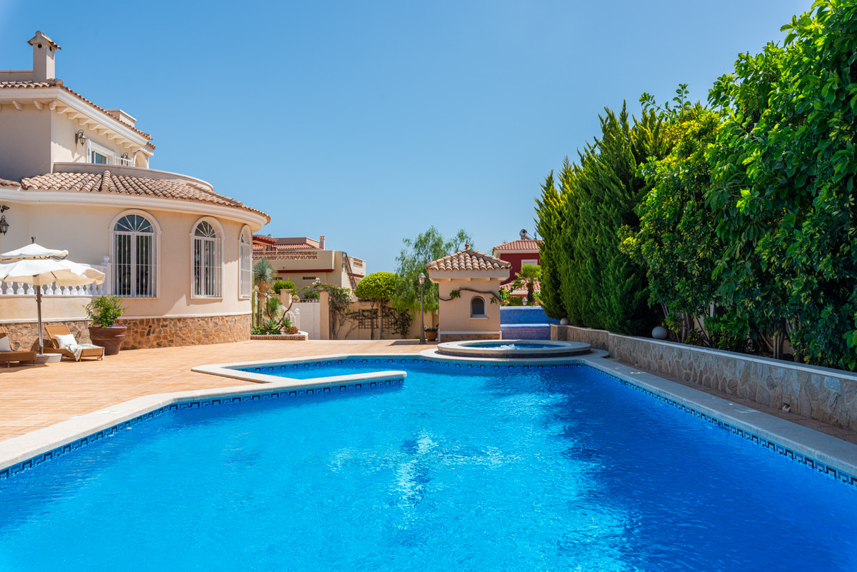 Se vende Villa - Chalet de 4 dormitorios en Costa Blanca, Alicante, España