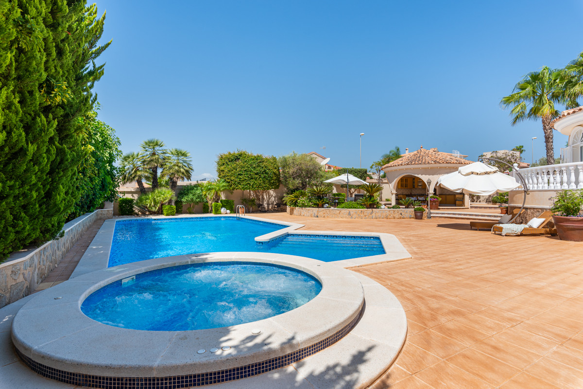 Se vende Villa - Chalet de 4 dormitorios en Costa Blanca, Alicante, España
