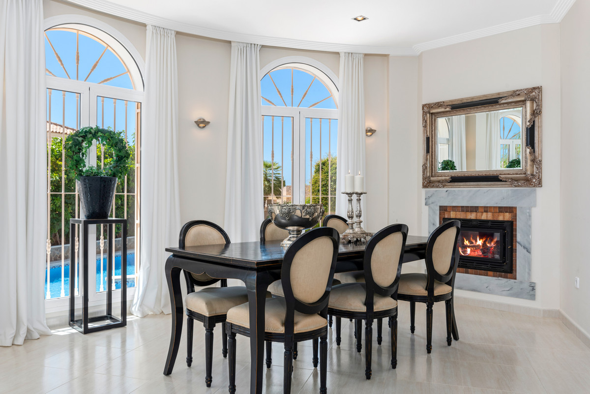 Se vende Villa - Chalet de 4 dormitorios en Costa Blanca, Alicante, España