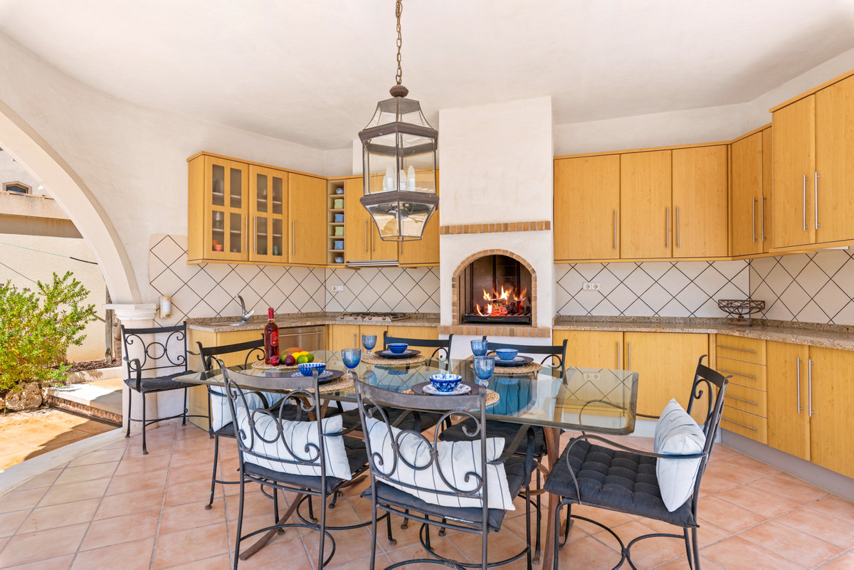 Se vende Villa - Chalet de 4 dormitorios en Costa Blanca, Alicante, España
