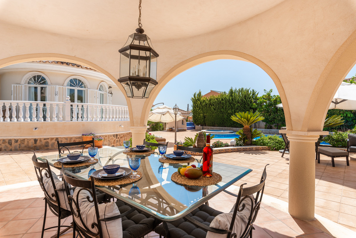 Se vende Villa - Chalet de 4 dormitorios en Costa Blanca, Alicante, España