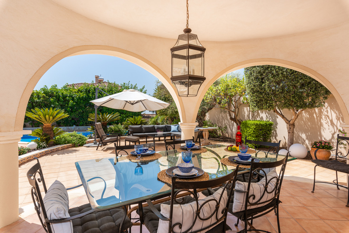 Se vende Villa - Chalet de 4 dormitorios en Costa Blanca, Alicante, España