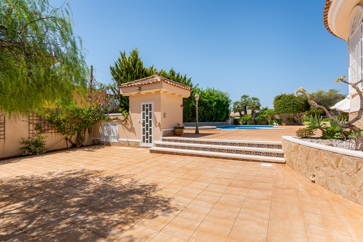 Se vende Villa - Chalet de 4 dormitorios en Costa Blanca, Alicante, España