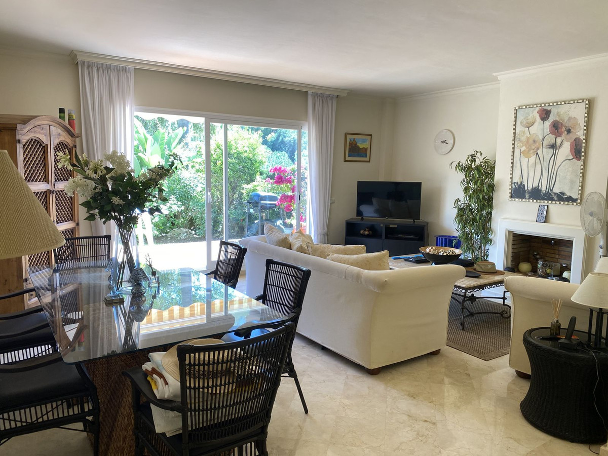 3 Bed Apartment for sale in La Quinta Costa Del Sol, Málaga, Spain