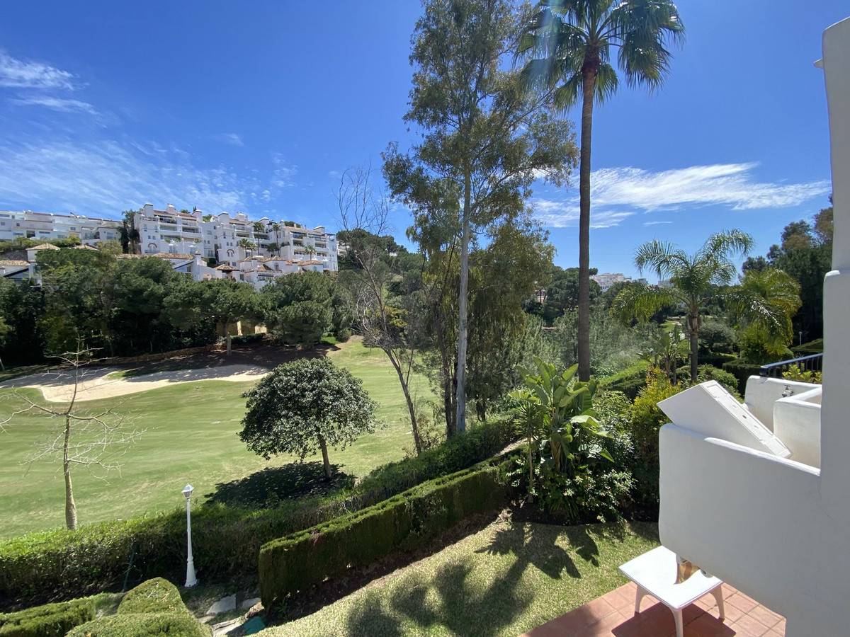 3 Bed Apartment for sale in La Quinta Costa Del Sol, Málaga, Spain