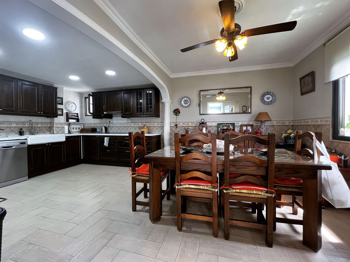 4 Bed Townhouse for sale in La Capellania Costa Del Sol, Málaga, Spain