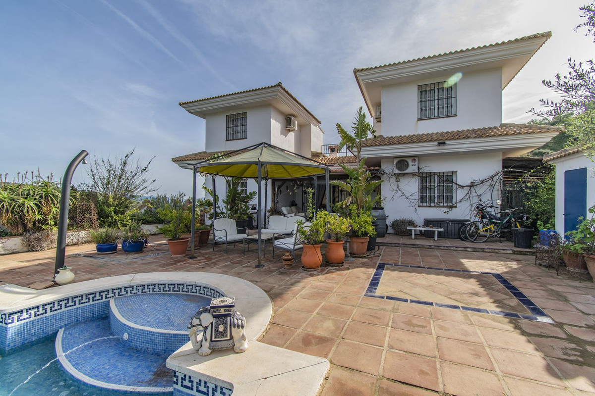 5 Bed Townhouse for sale in Monda Costa Del Sol, Málaga, Spain