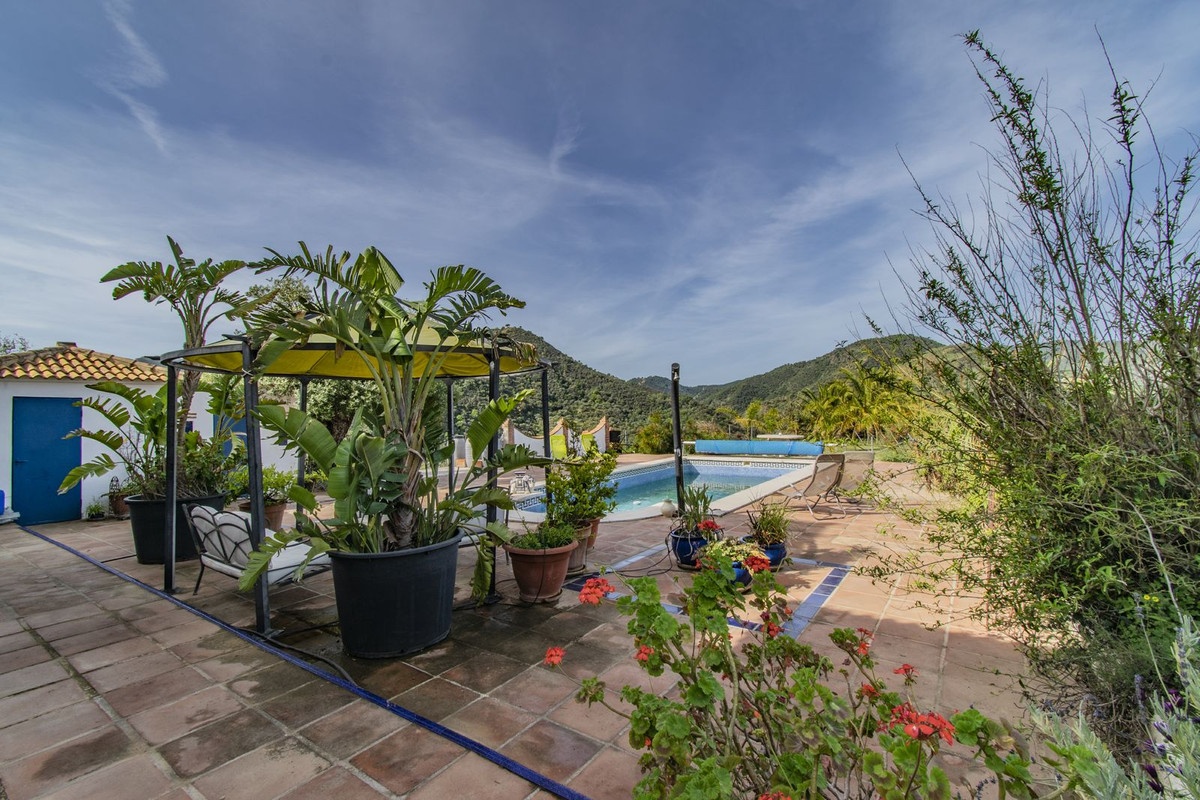 5 Bed Townhouse for sale in Monda Costa Del Sol, Málaga, Spain