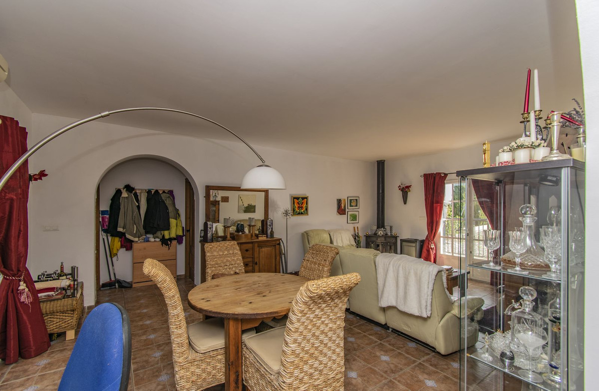 5 Bed Townhouse for sale in Monda Costa Del Sol, Málaga, Spain