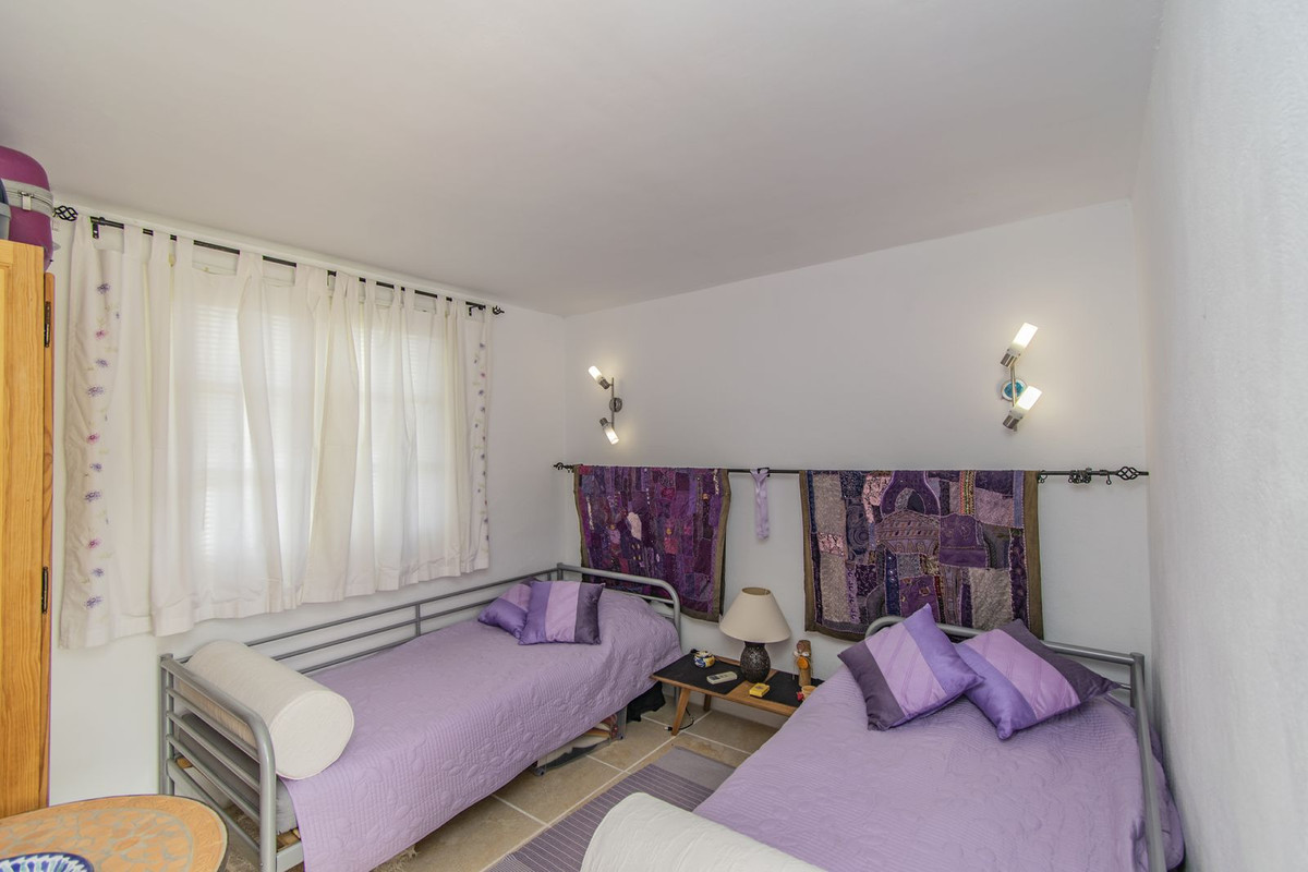 5 Bed Townhouse for sale in Monda Costa Del Sol, Málaga, Spain