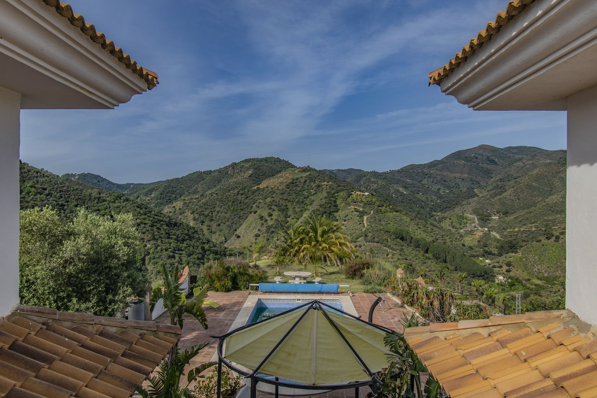 5 Bed Townhouse for sale in Monda Costa Del Sol, Málaga, Spain