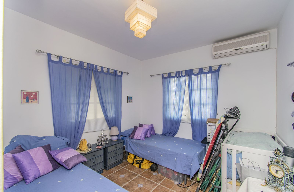 5 Bed Townhouse for sale in Monda Costa Del Sol, Málaga, Spain