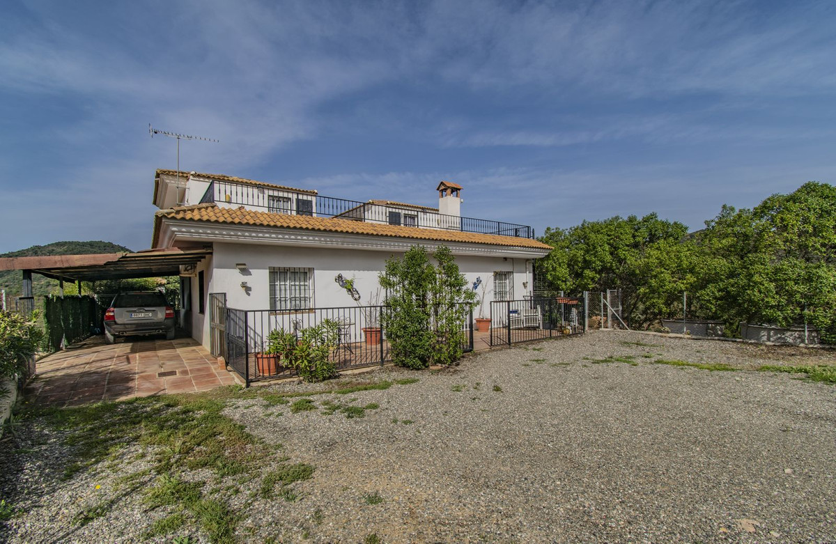 5 Bed Townhouse for sale in Monda Costa Del Sol, Málaga, Spain