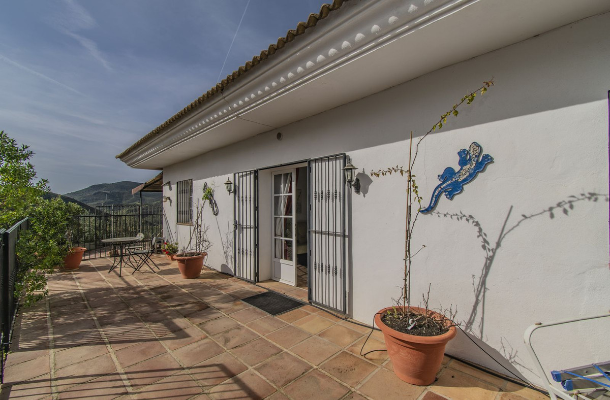 5 Bed Townhouse for sale in Monda Costa Del Sol, Málaga, Spain
