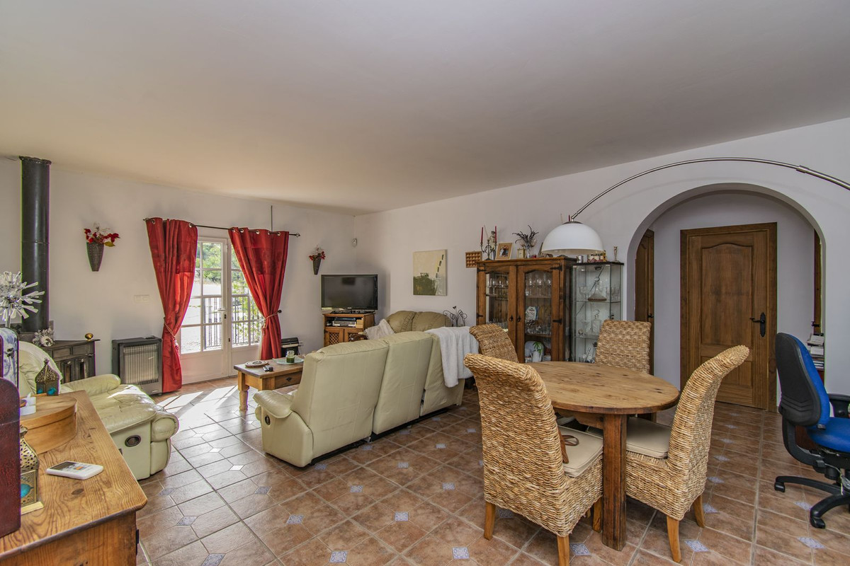 5 Bed Townhouse for sale in Monda Costa Del Sol, Málaga, Spain