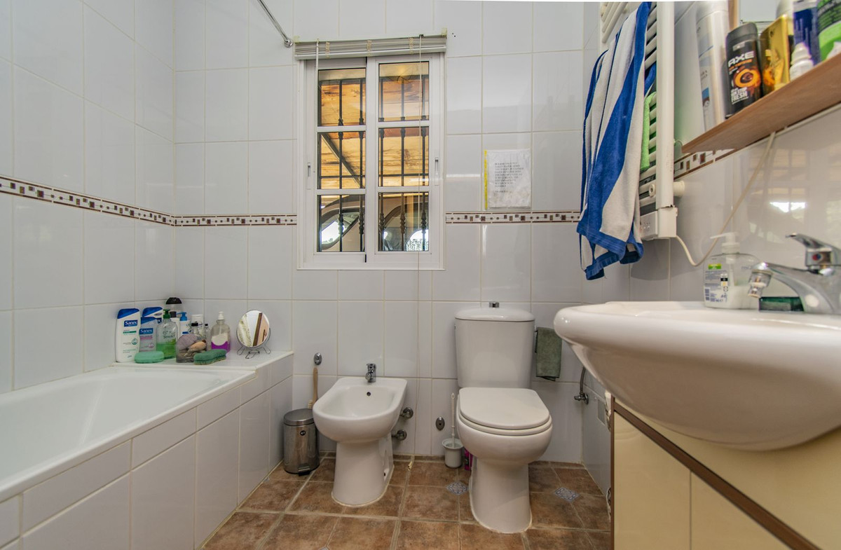 5 Bed Townhouse for sale in Monda Costa Del Sol, Málaga, Spain
