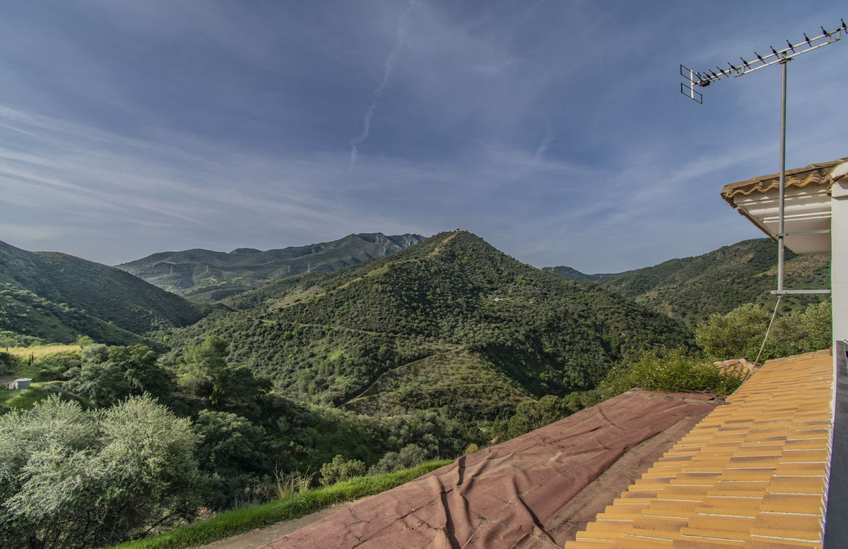 5 Bed Townhouse for sale in Monda Costa Del Sol, Málaga, Spain