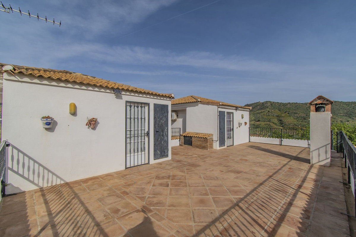 5 Bed Townhouse for sale in Monda Costa Del Sol, Málaga, Spain